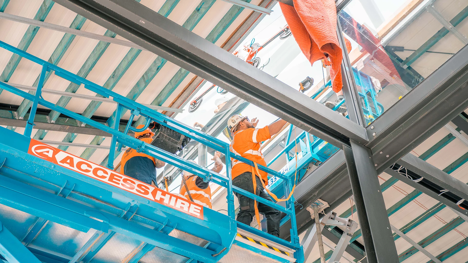 How to Hire Glass Lifting Equipment for Your Next Project